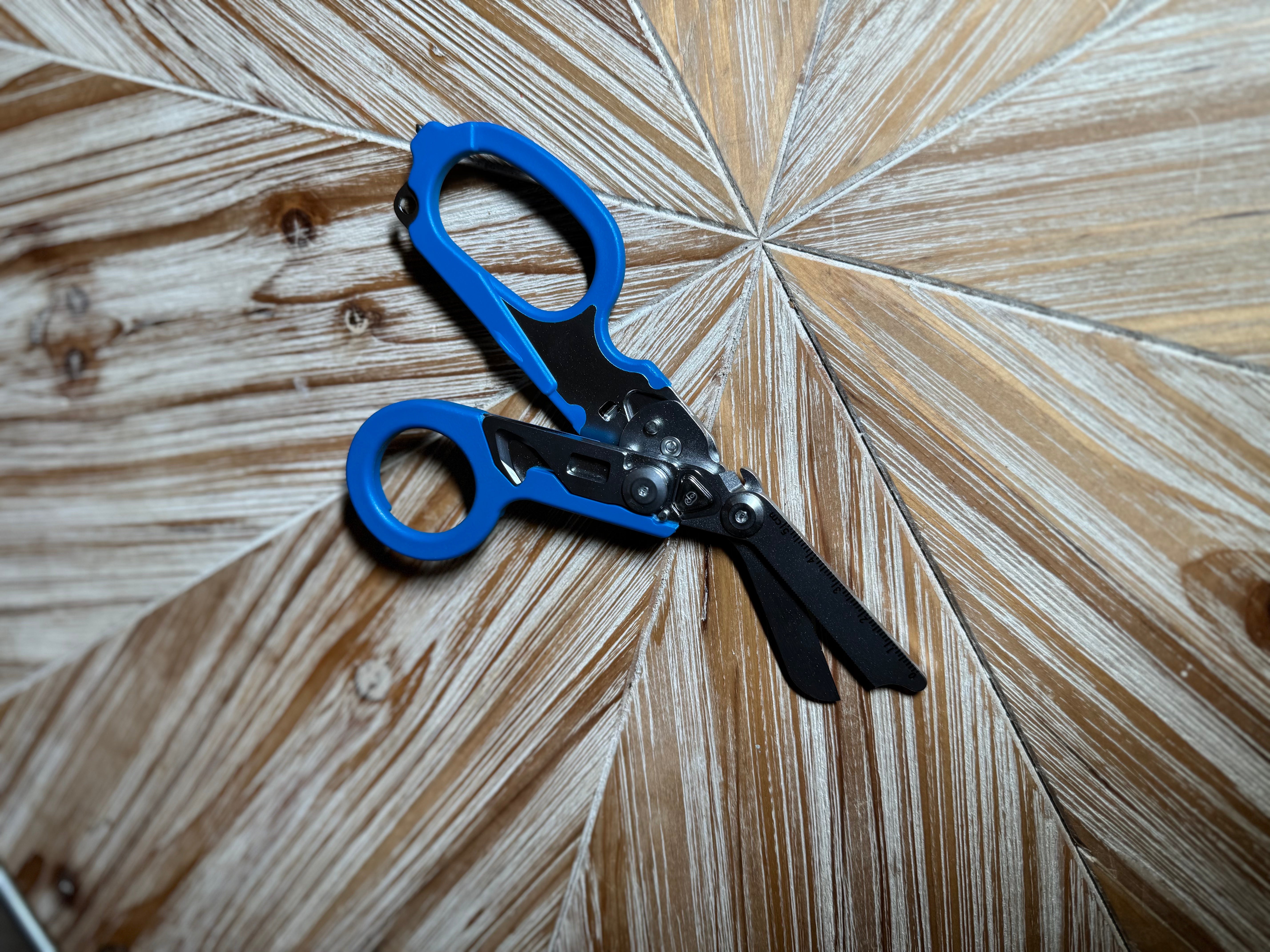 Trauma Shears-6 in 1 Foldable