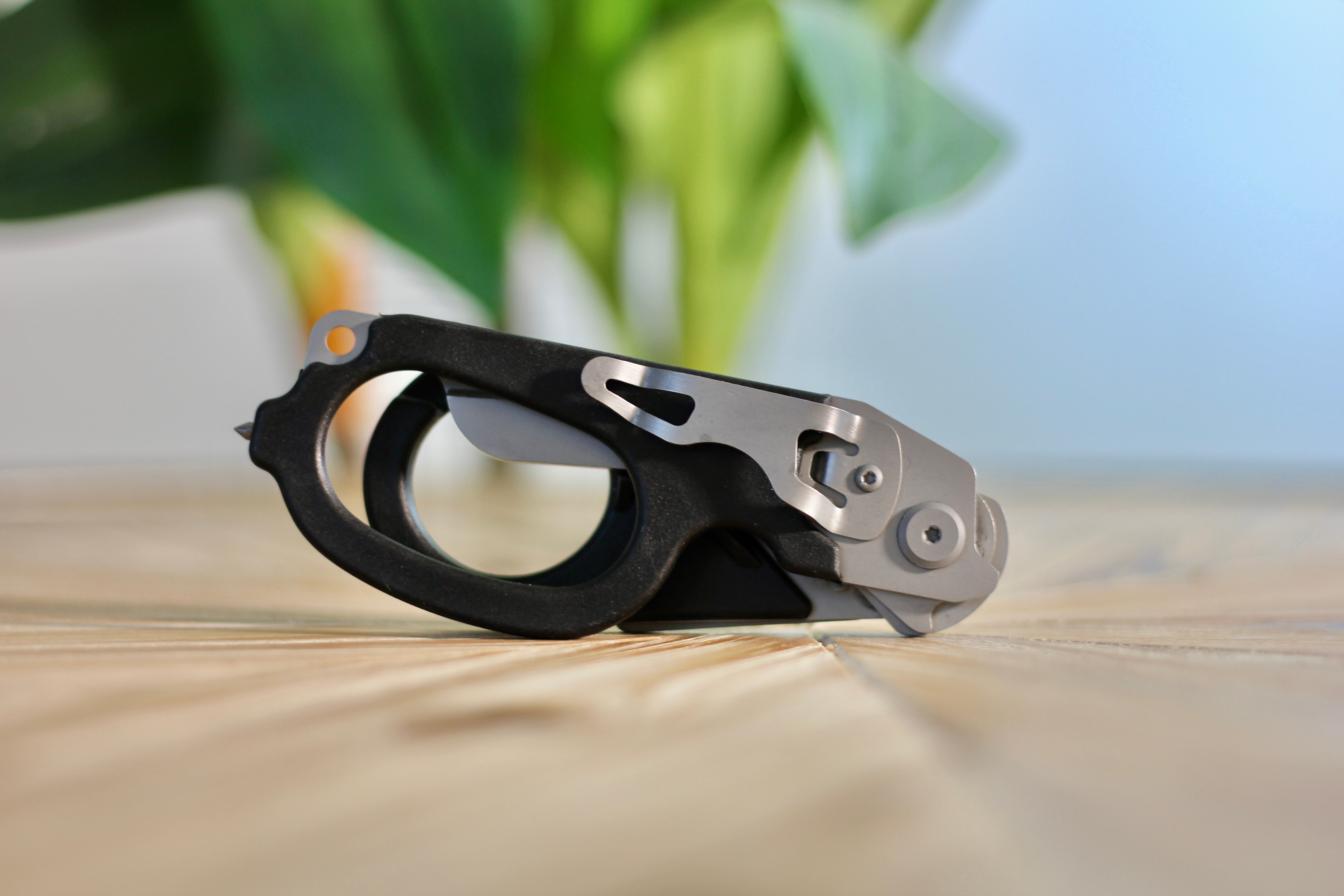 Folding trauma shears in compact closed position for the BePrepared2Treat Red IFAK